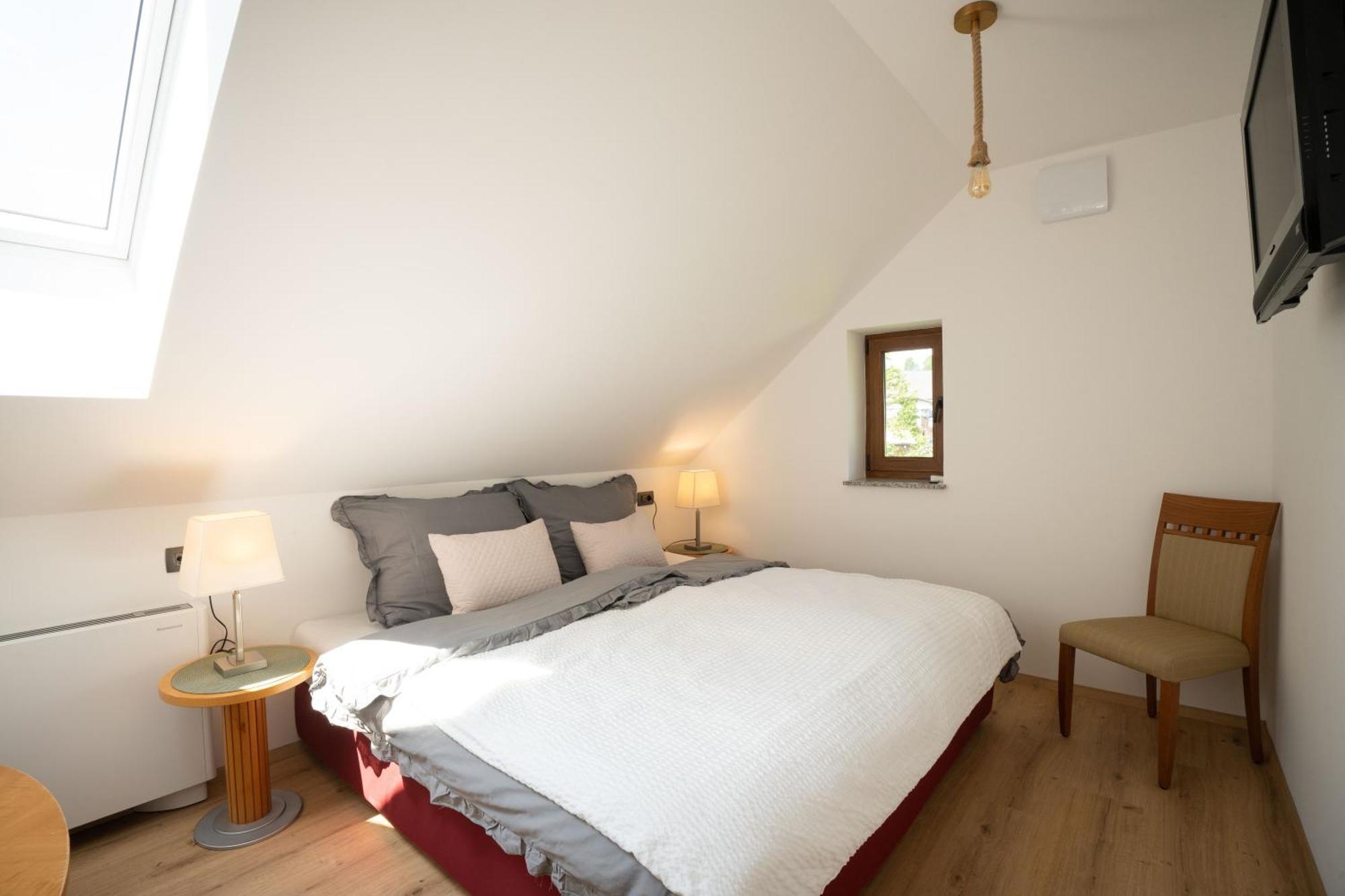 Aparthotel Hom At Vintgar Згорнье-Горье Экстерьер фото